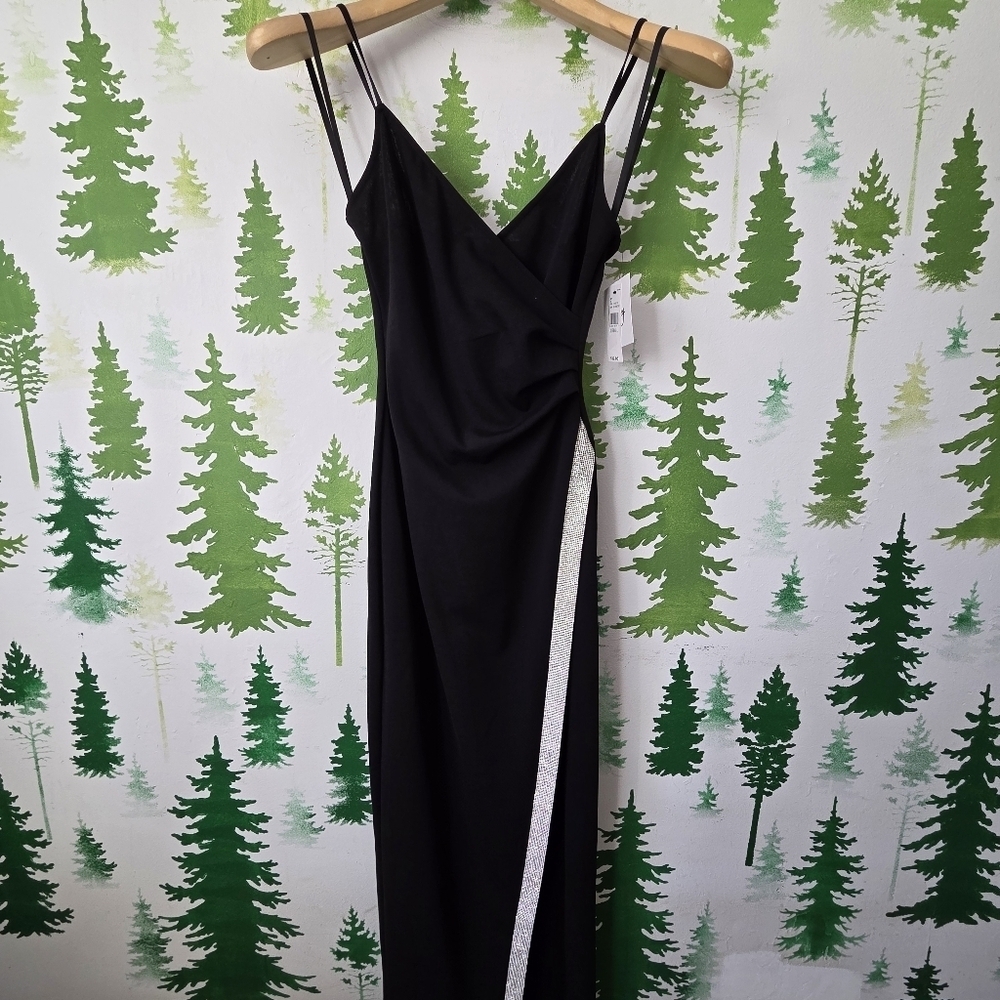 Elegant Black Evening Dress with Rhinestone Accent